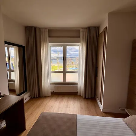 Miramar Guest house *